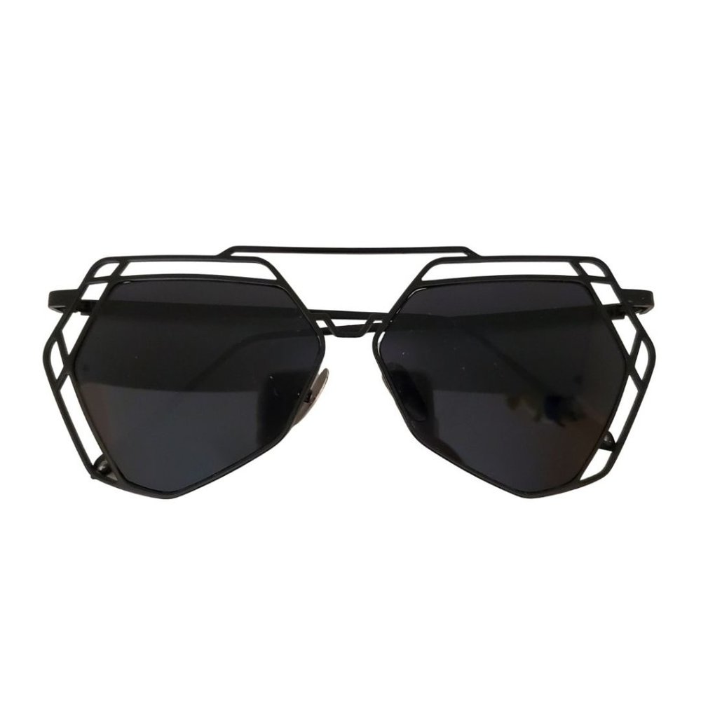 ⭐️ Black Geometric Design Sunglasses